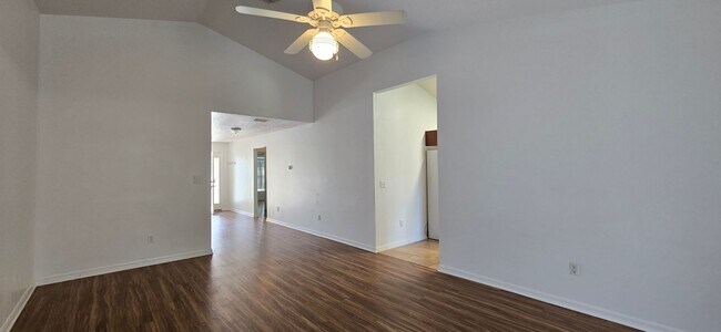 Building Photo - 1500 Kayuni Dr