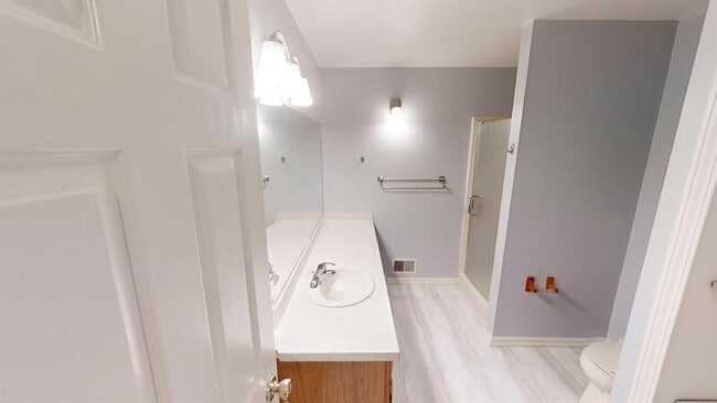 Building Photo - 455 Village Oaks Ct