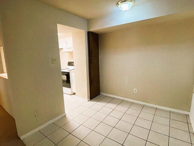 Building Photo - 7200 Clarewood Dr #1805**Ask about our NO ...