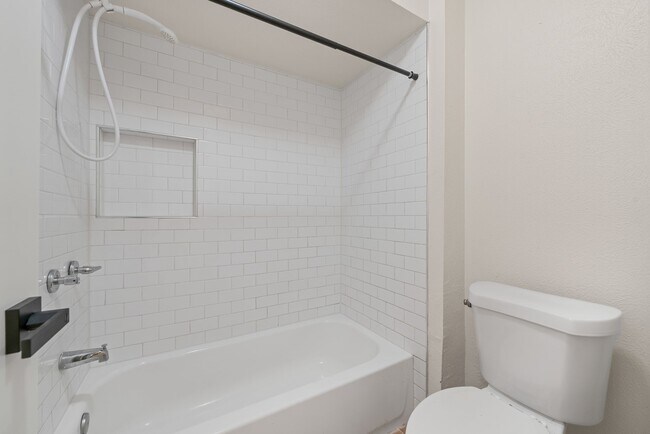 Building Photo - 15034 Rose Valley Dr