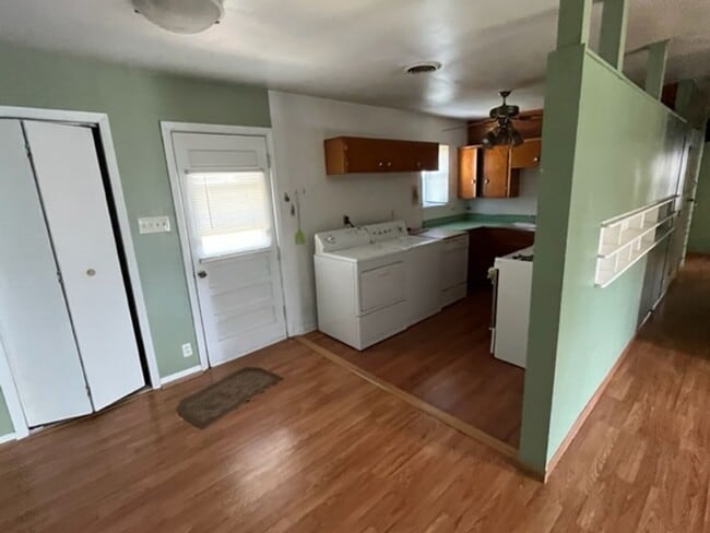 Building Photo - 3411 NE 22nd Ave