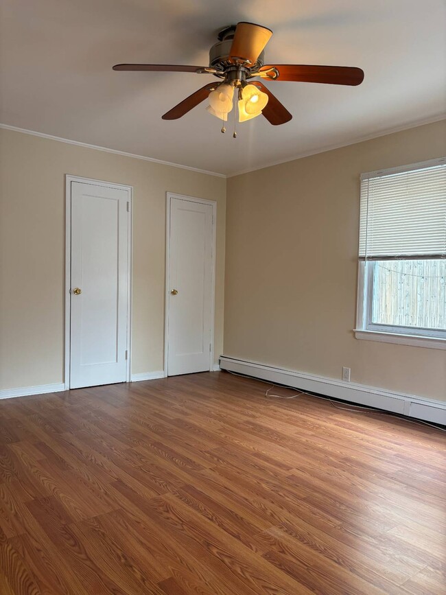 Building Photo - 627 W Park Ave