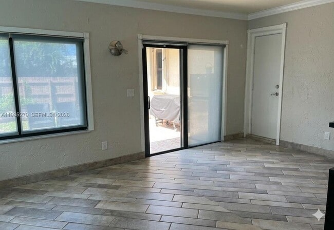 Building Photo - 633 NE 2nd St