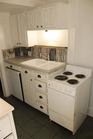 Building Photo - 900 N Austin St