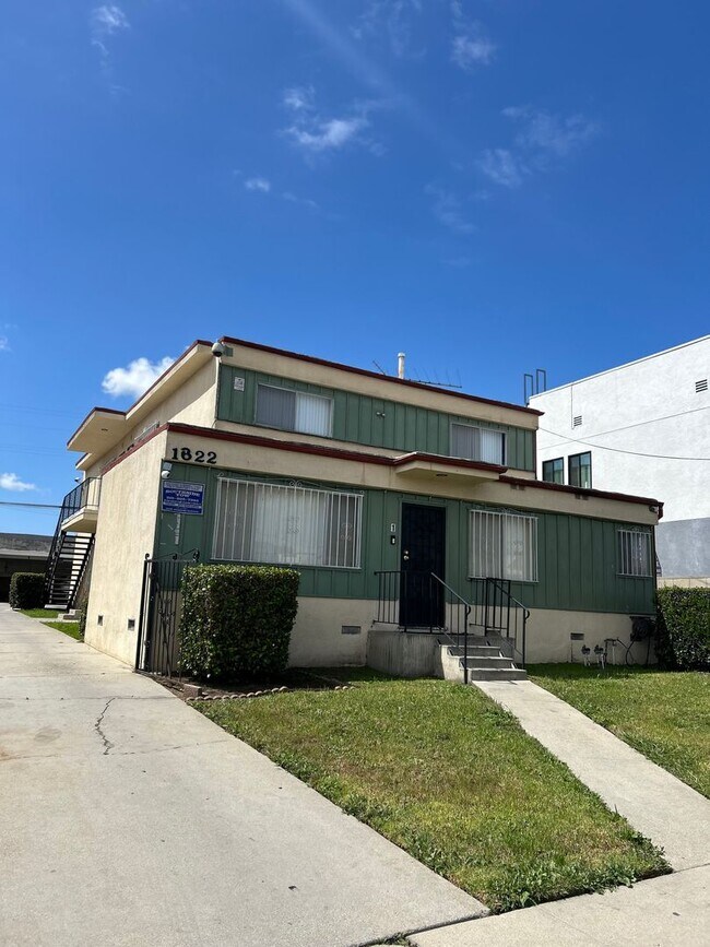 Building Photo - 1622 W 81st St