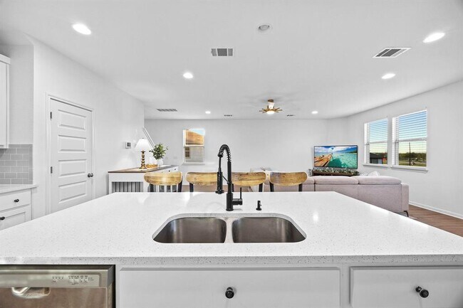 Building Photo - 7002 Nijinsky Dr