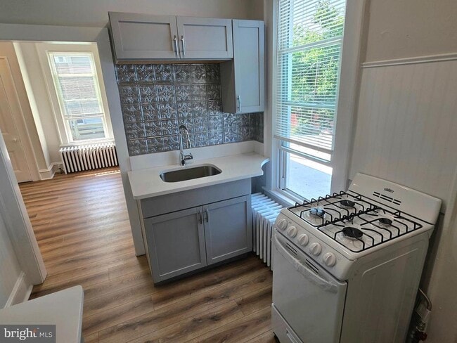 Building Photo - 3 E Mantua Ave