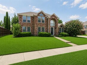 Building Photo - 5601 Glenview Ln