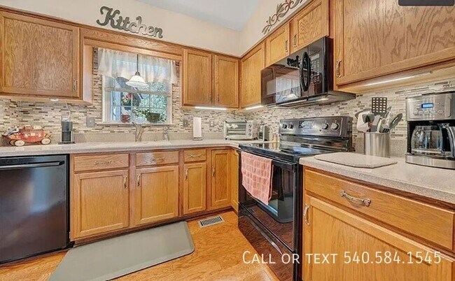 Building Photo - 133 Gala Dr