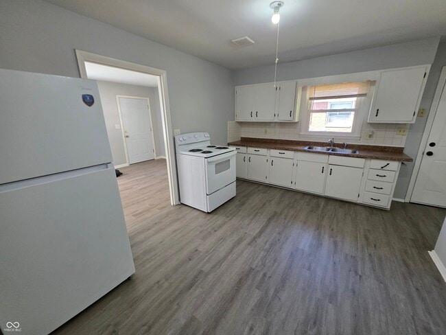 Building Photo - 6216 Eastridge Dr