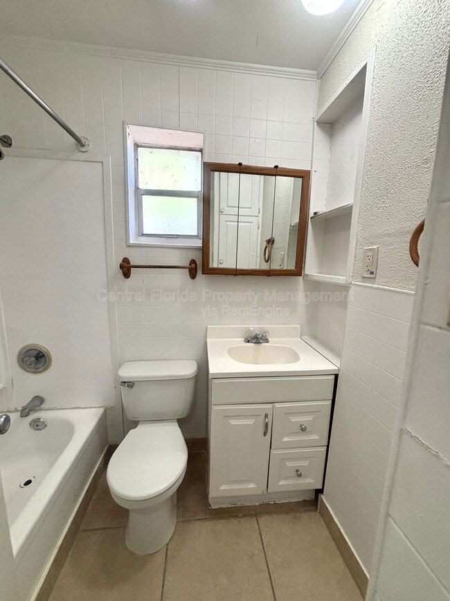 Building Photo - 1212 Jamajo Blvd