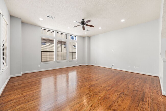 Building Photo - 5213 Eigel St