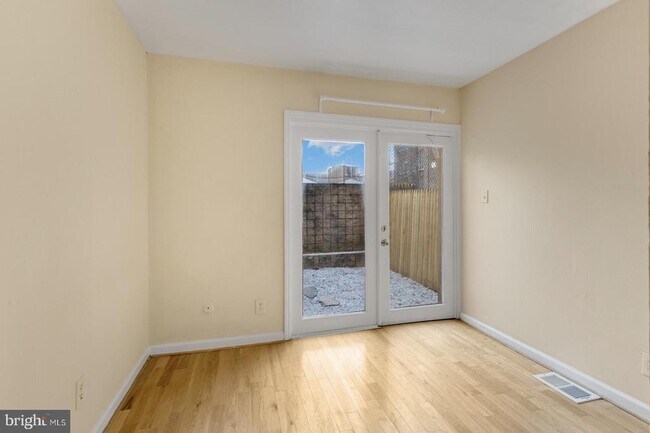 Building Photo - 711 S 5th St