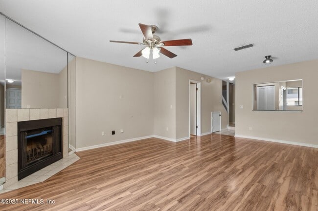 Building Photo - 3801 Crown Point Rd