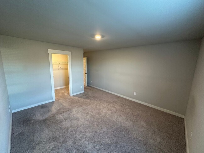 Building Photo - 3 Bed, 2.5 Bath, 1850sqft Townhome in Vineyard Grove of Lebanon!