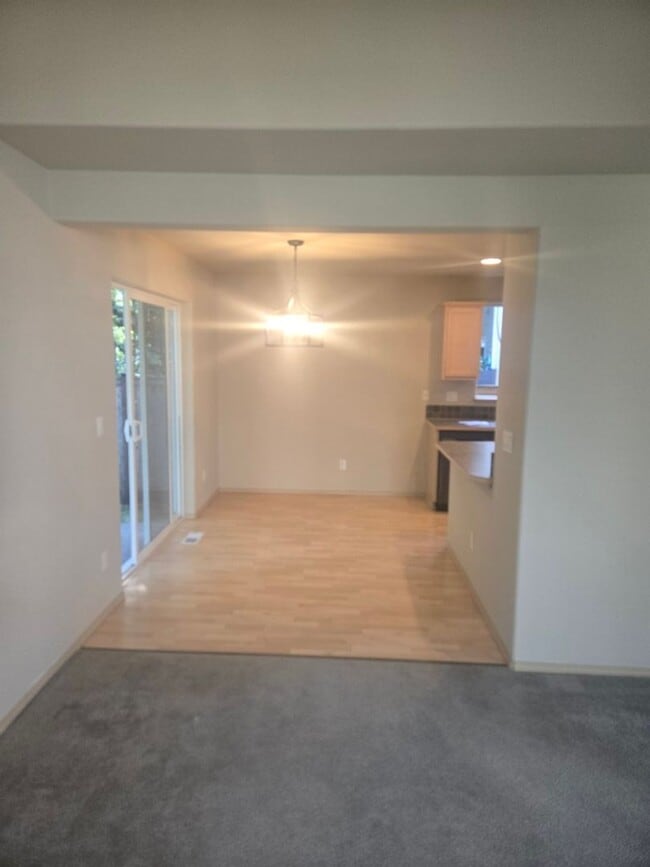Building Photo - 3bd/2.5ba Maple Valley Home