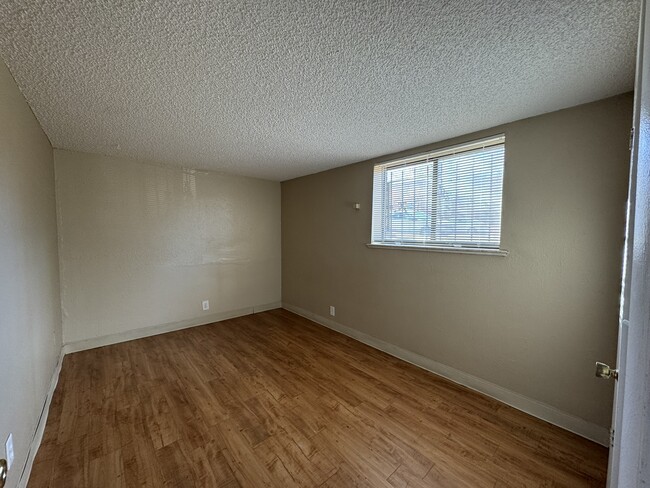 Building Photo - Stunning Modern 1BR for rent!