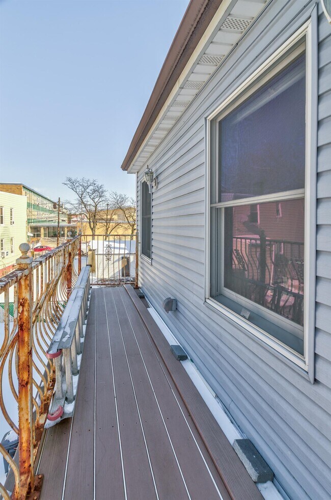 Building Photo - 129 Garfield Ave