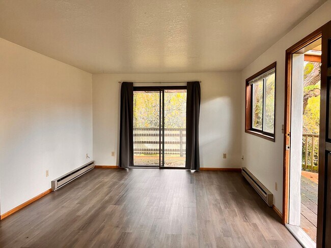 Building Photo - 2135