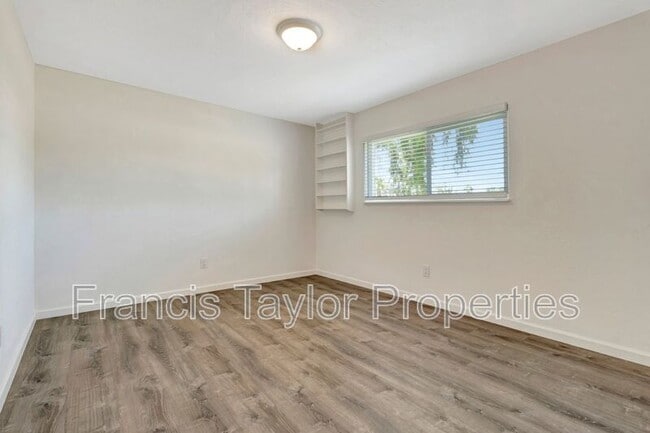 Building Photo - 525 Smilax Rd