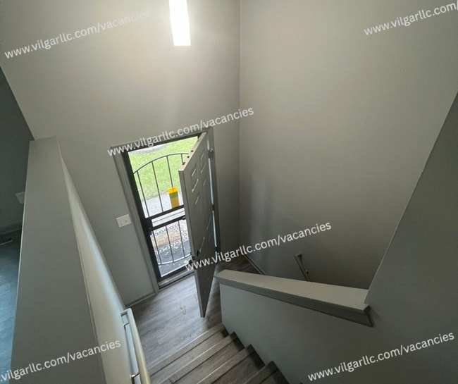 Building Photo - This is your forever home! 5 spacious bedrooms, 2 full bathrooms house in Gary, IN