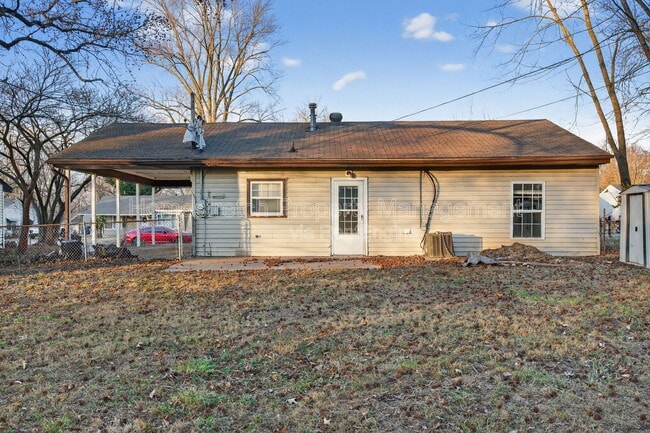 Building Photo - 1218 Maple Ave