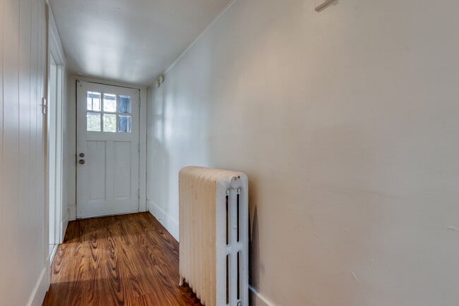 Building Photo - 2027 Eccles St