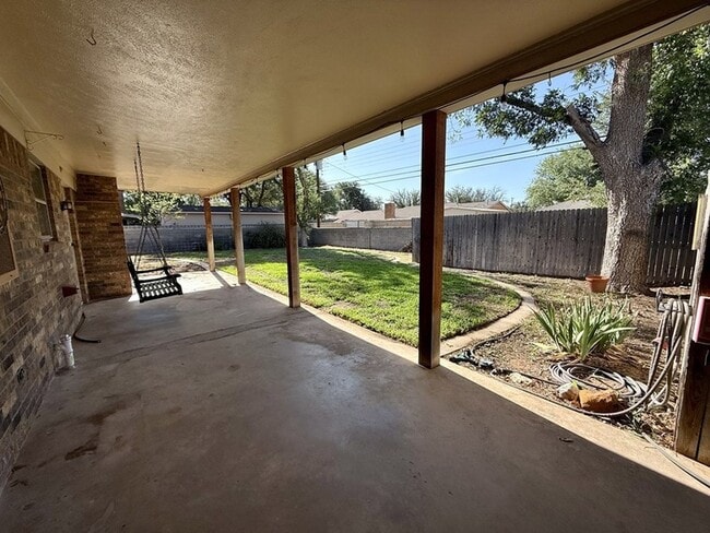 Building Photo - 2507 Camarie Ave