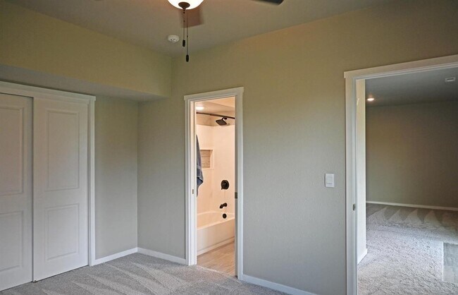 Building Photo - Spacious Elegance Meets Modern Comfort In ...