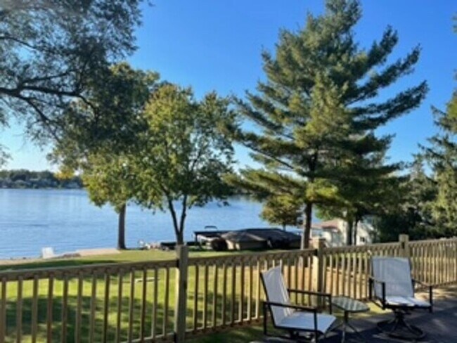 Building Photo - Lake Oakland Lakefront Home - 3 Bedroom 2 ...
