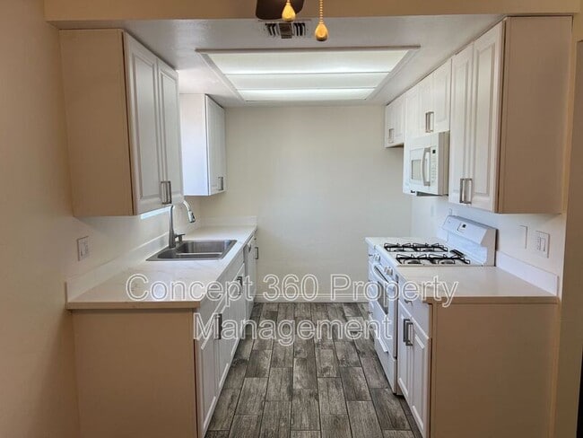 Building Photo - 4087 Farquhar Ave