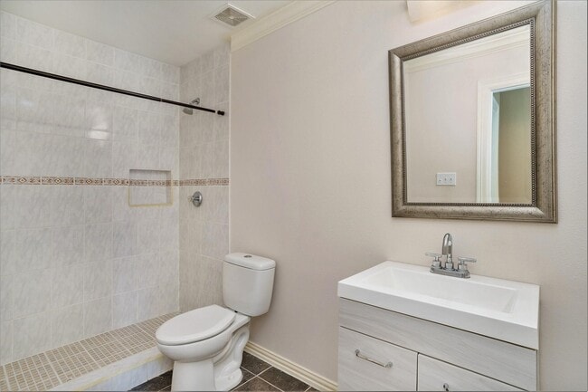 Building Photo - 6319 Hollow Pines Dr