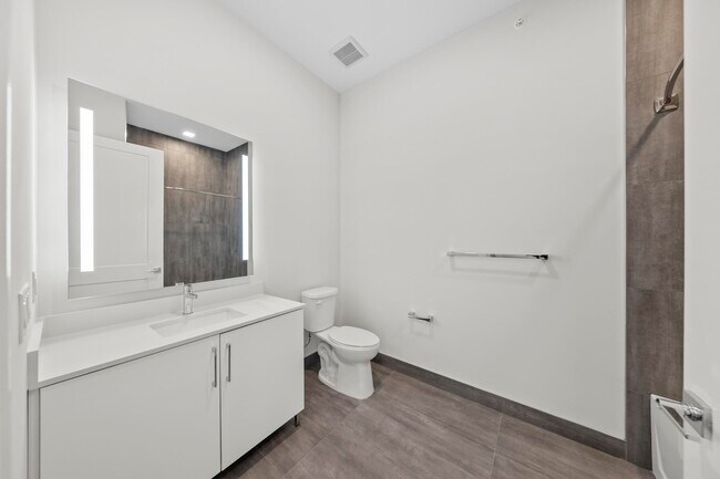 Building Photo - 121 34th St