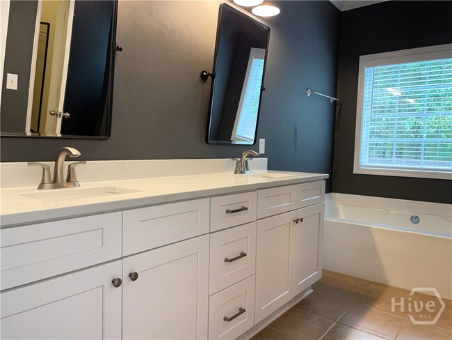 Building Photo - 2196 Eisenhower Ave