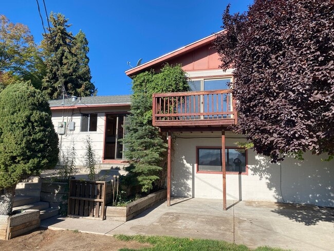 Building Photo - 2565 Everett Dr