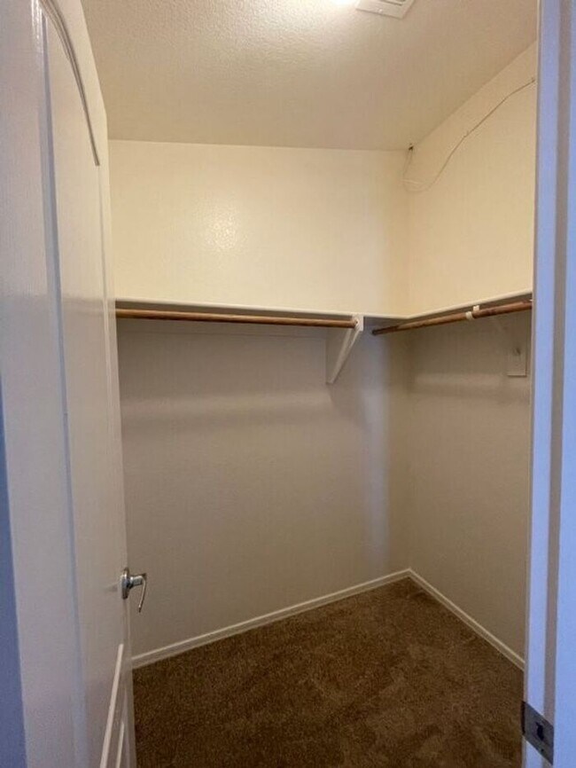 Building Photo - 2150 Alameda Rd