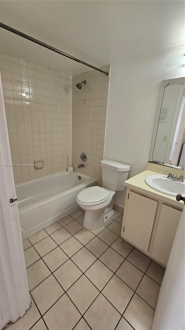 Building Photo - 871 NE 207th Ln