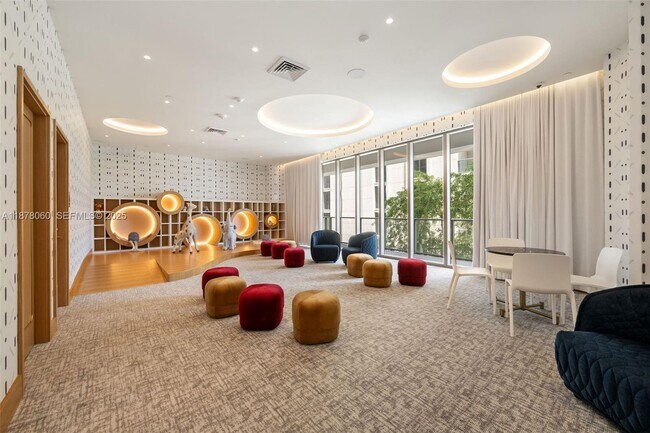 Building Photo - 2678 Tigertail Ave