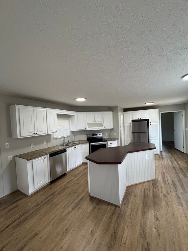 Building Photo - 3 Bed, 2 Bath Mobile Home Near Coldwater E...
