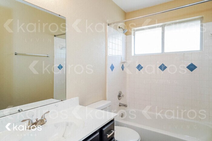 Building Photo - 404 Ali Dr