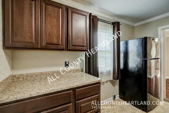 Building Photo - 2128 Hardin Dr