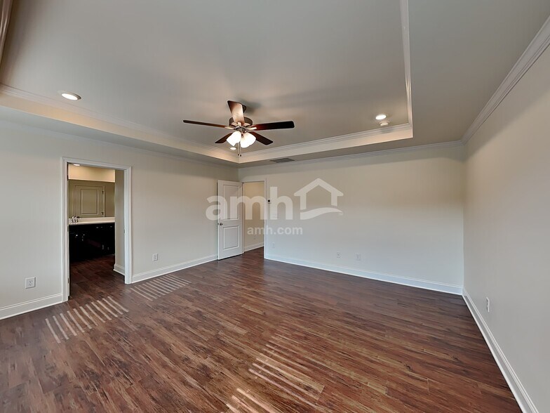Building Photo - 838 Carnaby Ln