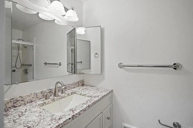 Building Photo - 120 Seminary Dr