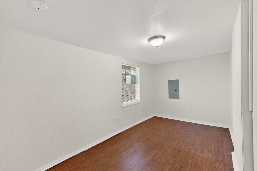 Building Photo - 5645 Santa Fe Ave