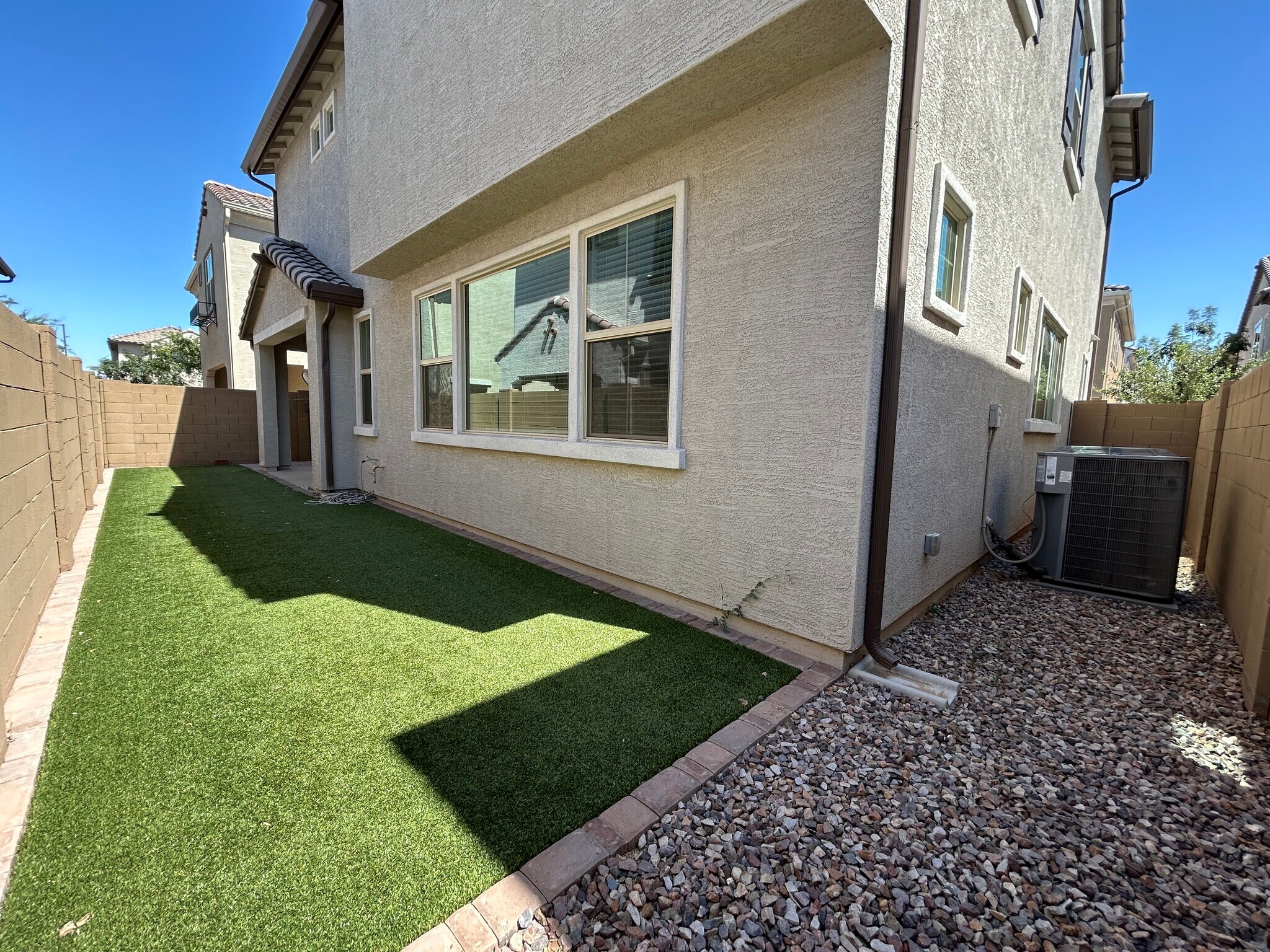 Building Photo - 1168 E Sabino Dr