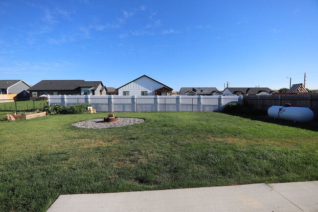 Building Photo - 1327 Silverton Dr