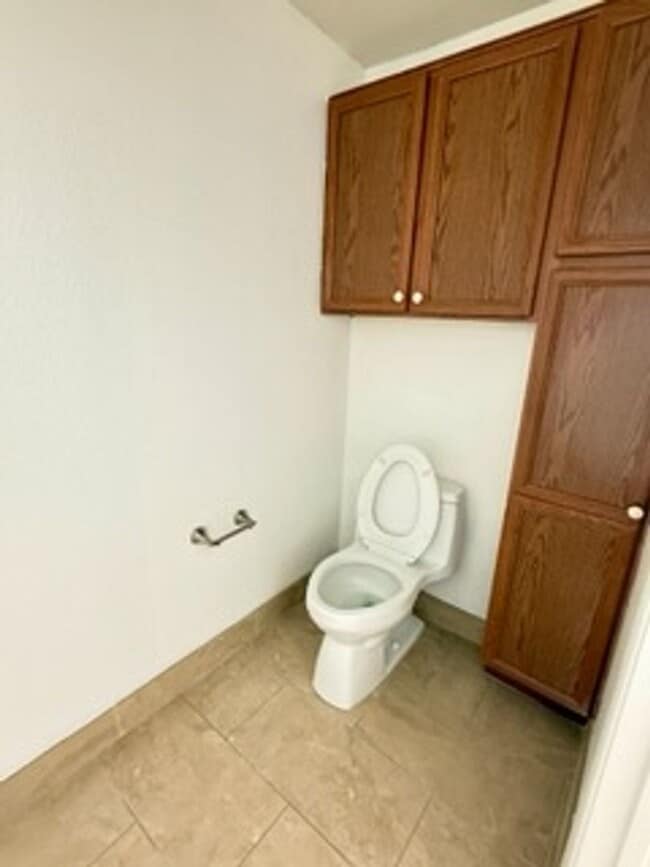 Building Photo - Super cute 3/2 Townhouse Near Durango & 95