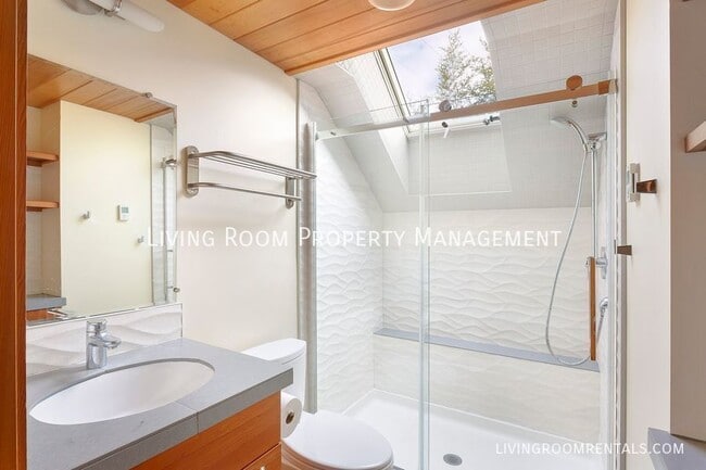 Building Photo - 1501 SE Holly St