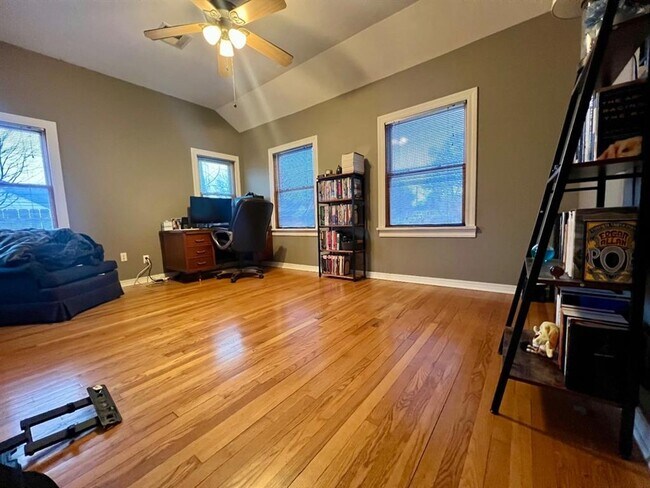 Building Photo - 526 Nebraska St