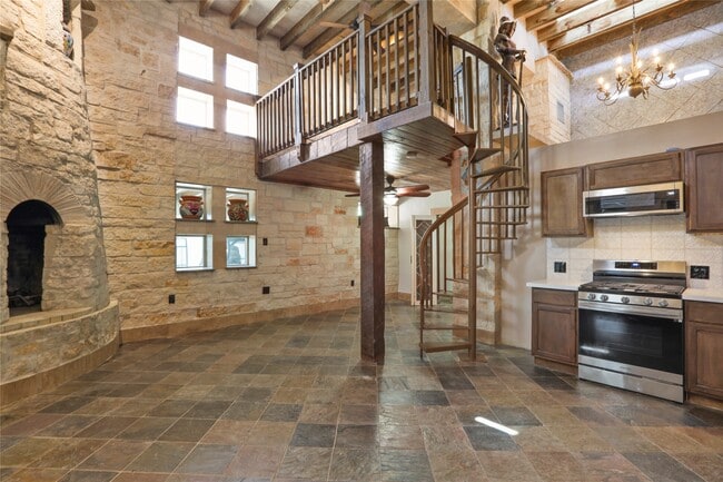 Building Photo - 614 Pine Gully Rd